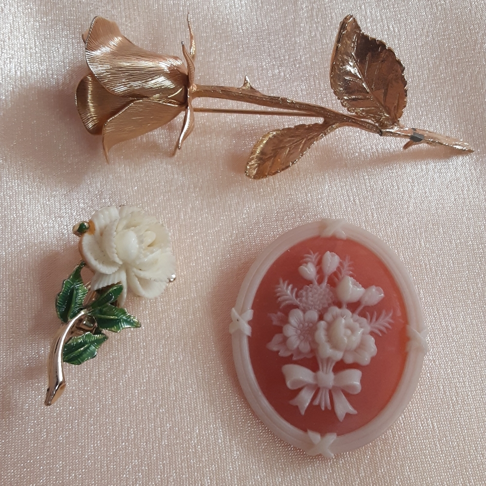 Vintage floral brooch set of 3